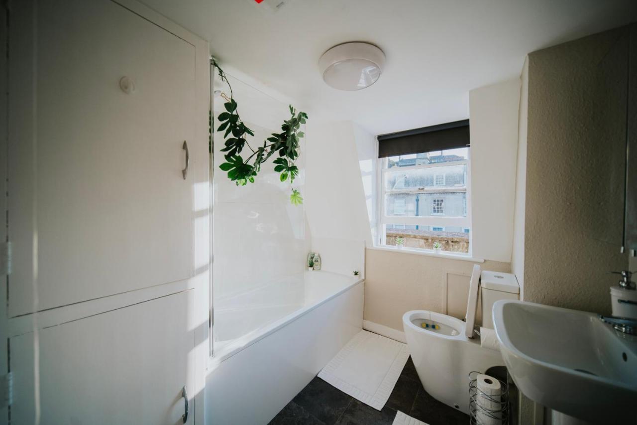 バースRoman Penthouse- City Skyline Views, 4K Tvs, 5G Wifi And More!アパートメント エクステリア 写真