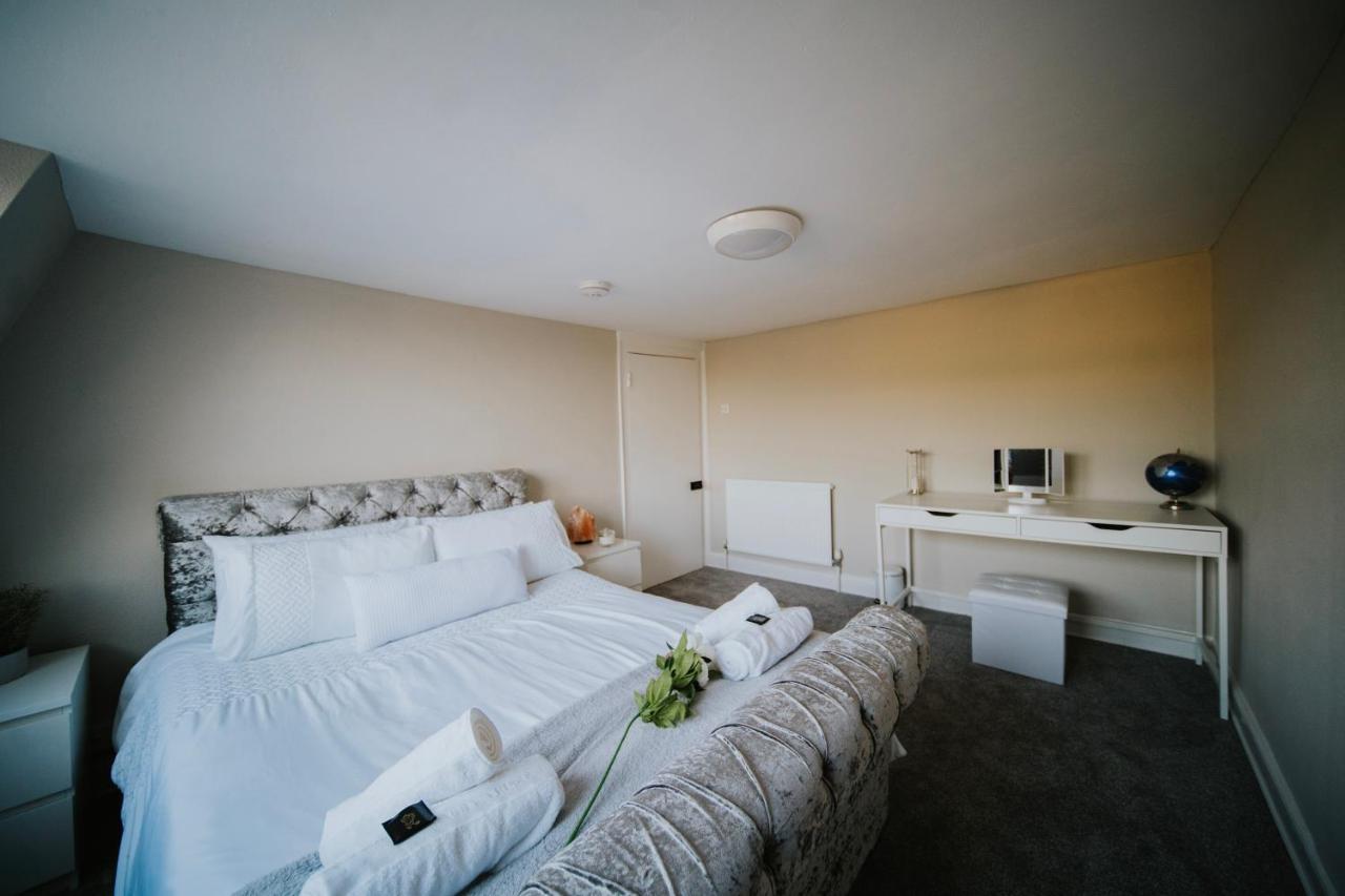 バースRoman Penthouse- City Skyline Views, 4K Tvs, 5G Wifi And More!アパートメント エクステリア 写真